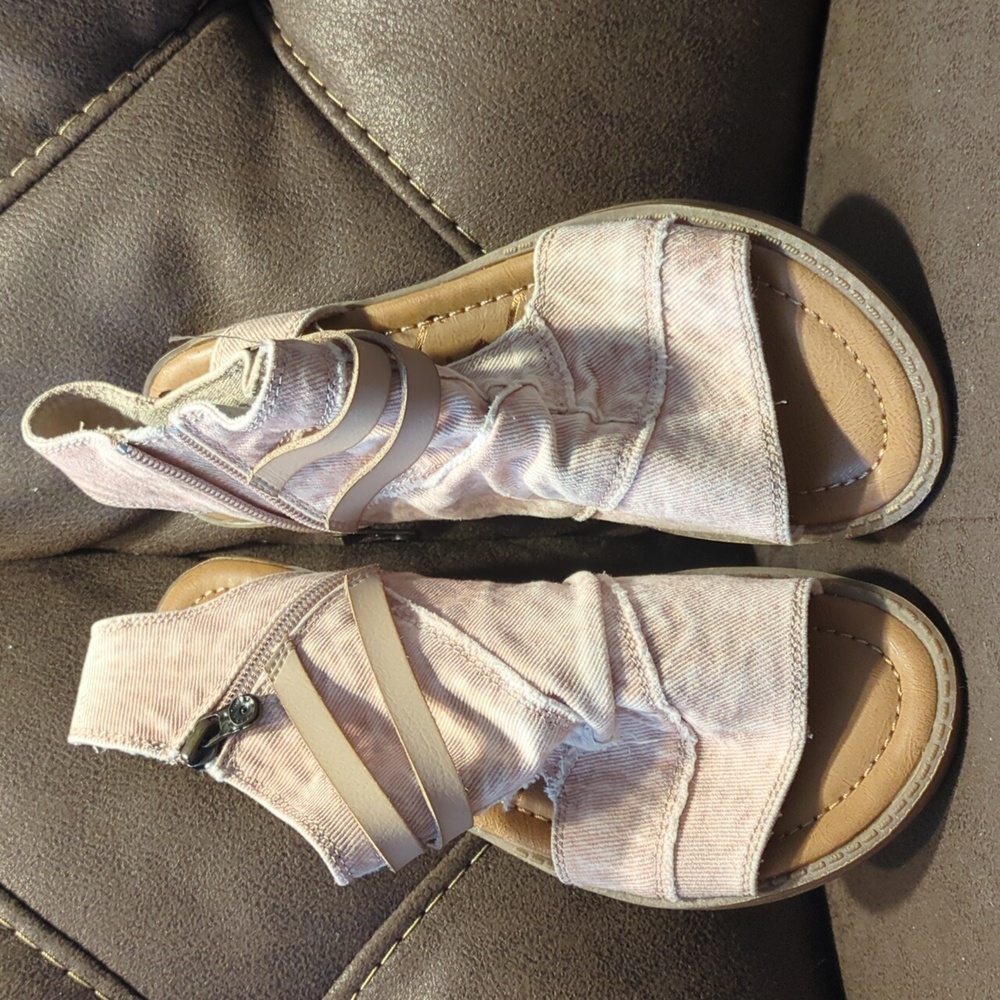 Women's Sandals that have Zippers